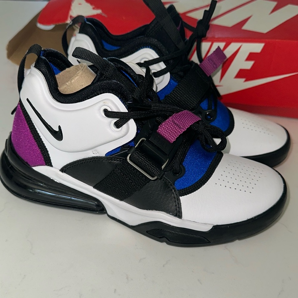 Nike Air Force 270